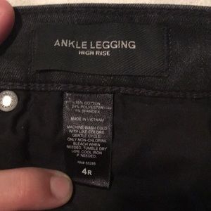 Express Jeans - Express. Ankle Frayed Grey Leggings. Like New. Express Jeans - Express. Ankle Frayed Grey Leggings. Like New.
